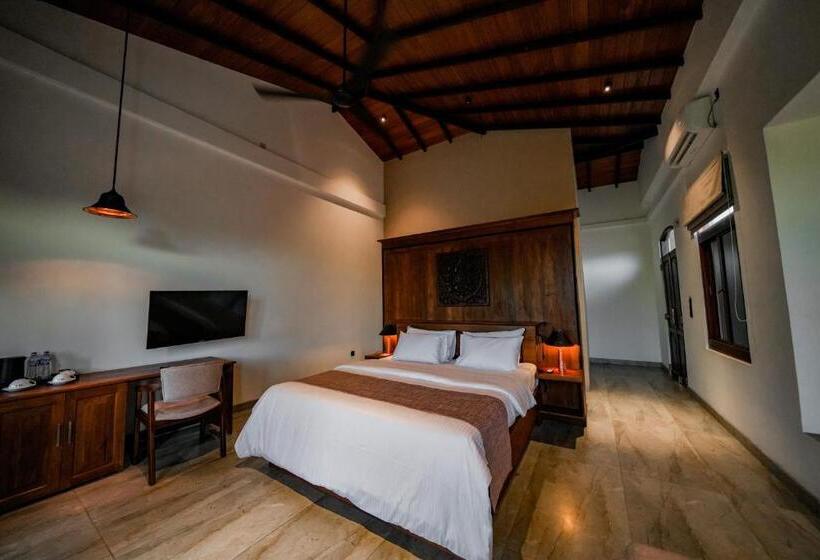 חדר דלוקס, Adaar