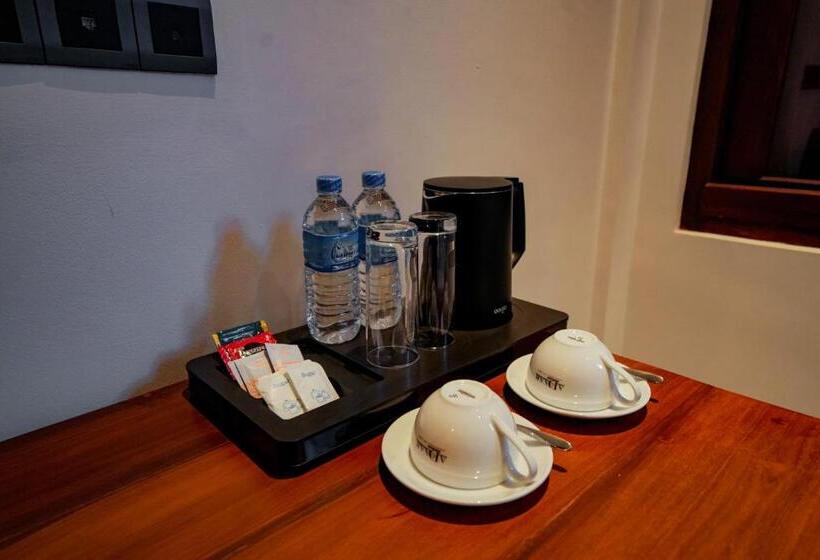 חדר דלוקס, Adaar