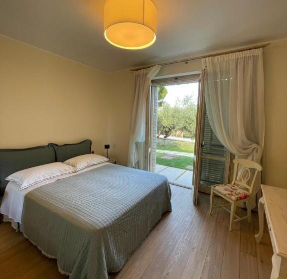 اتاق استاندارد چهارنفره با چشمانداز باغ, B&b La Bouganvillea