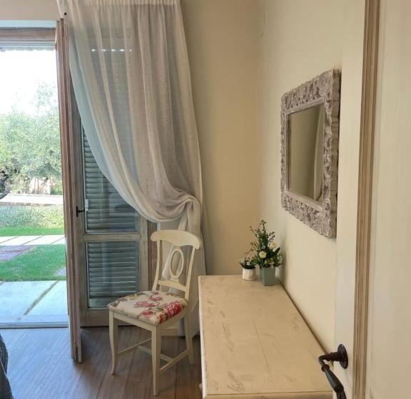 اتاق استاندارد چهارنفره با چشمانداز باغ, B&b La Bouganvillea