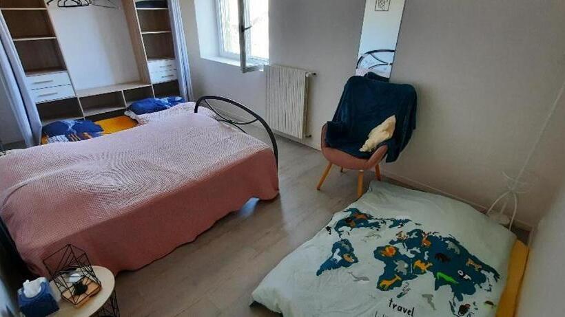 חדר משפחתי, Chambre D Hôtes Des Roseaux