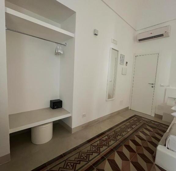 스탠다드 룸 킹사이즈 침대, Donna Veneranda