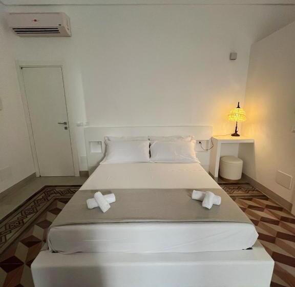 스탠다드 룸 킹사이즈 침대, Donna Veneranda