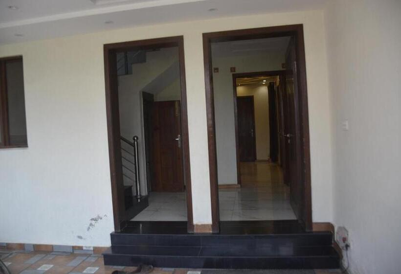 اتاق اکونومی, Ukasha Guest House