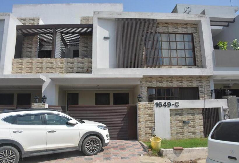 اتاق اکونومی, Ukasha Guest House