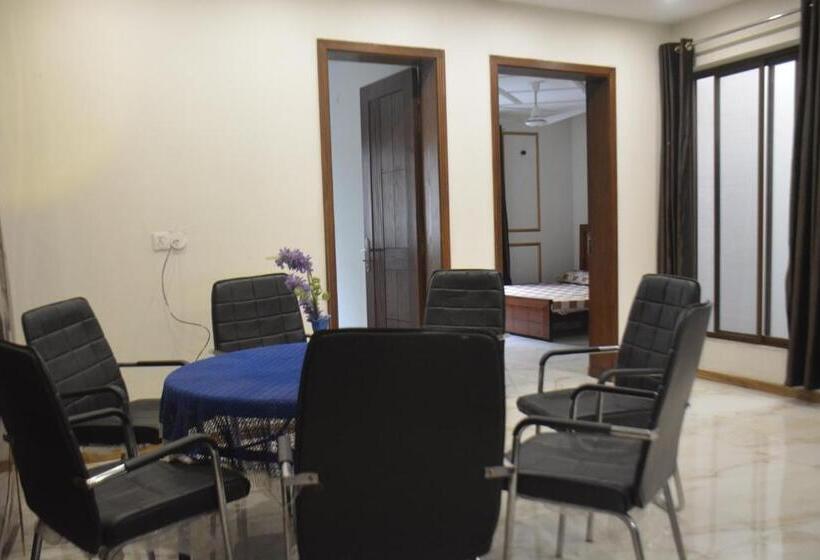 آپارتمان 3 خوابه, Ukasha Guest House