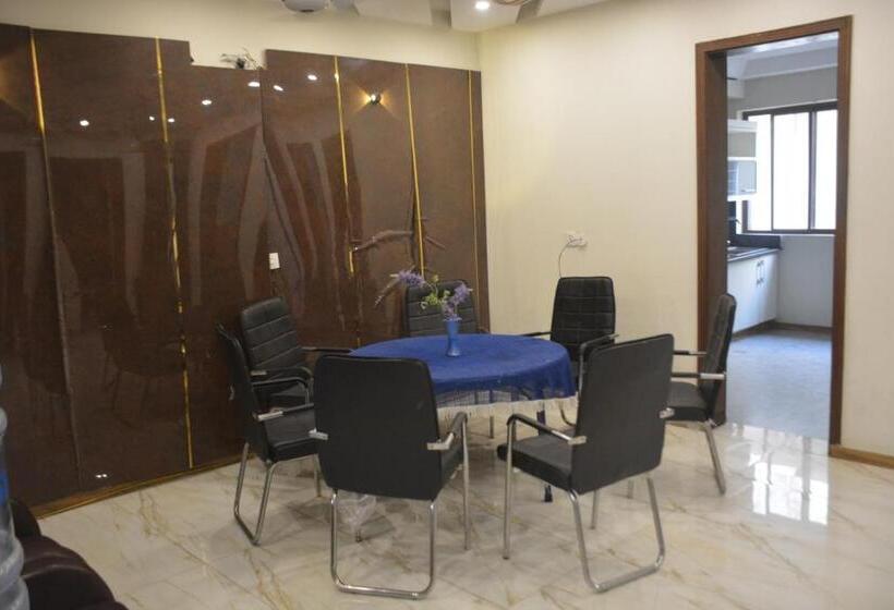 اتاق لوکس خانوادگی, Ukasha Guest House