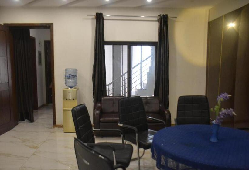 اتاق لوکس خانوادگی, Ukasha Guest House