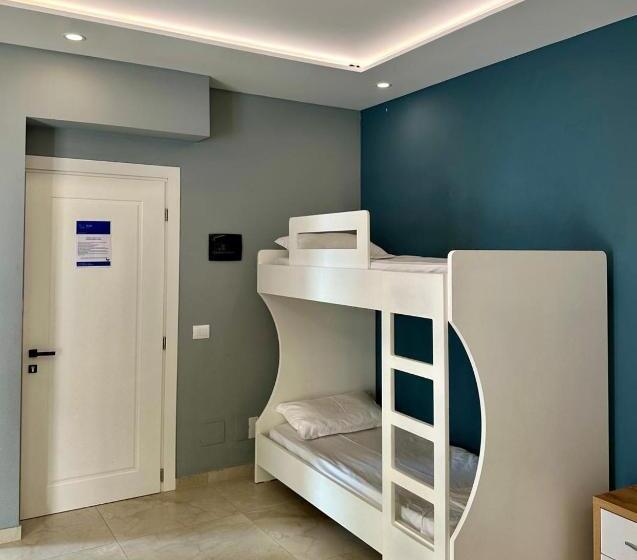 اتاق استاندارد چهار تخته, Zeus