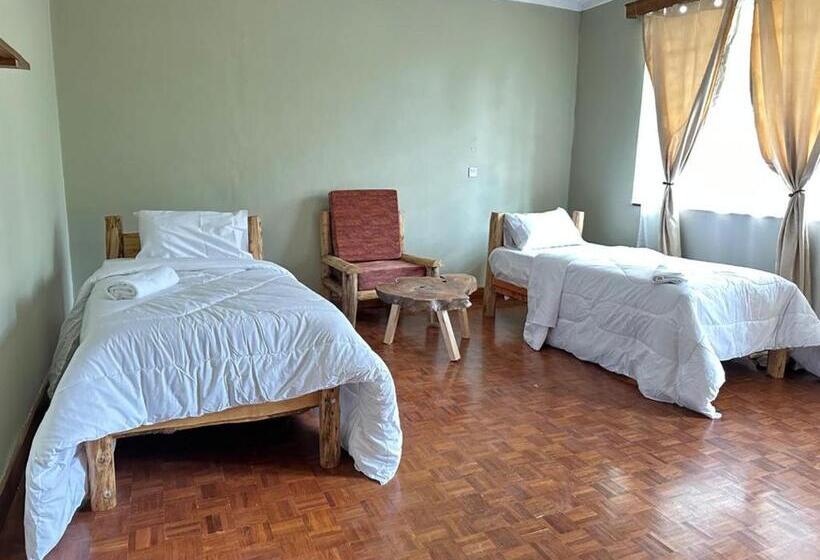 Quarto Deluxe, Mwanana Hostels And Homes