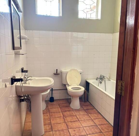 Quarto Triplo Estandar com Sacada, Mwanana Hostels And Homes