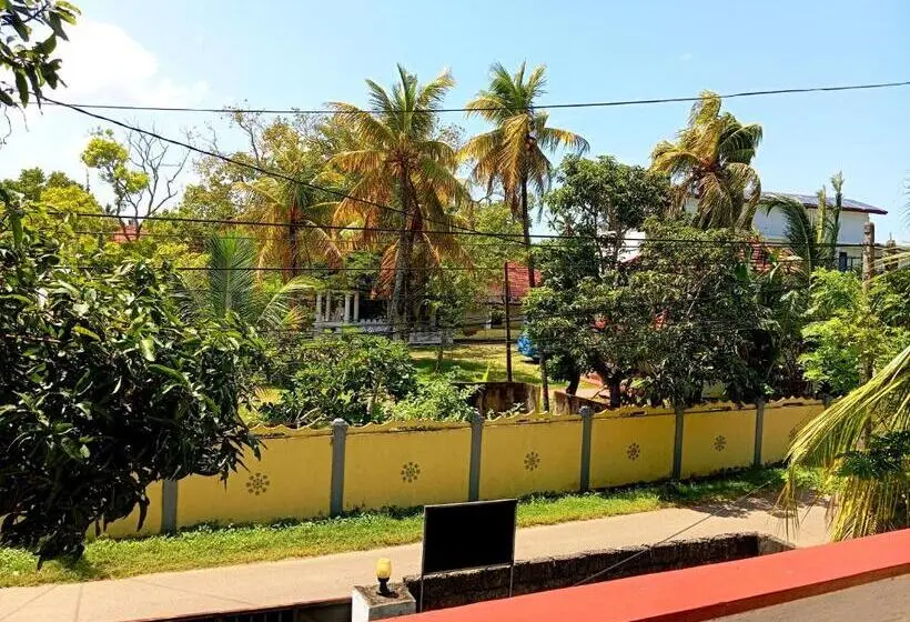 ファミリールーム, Randi Villa