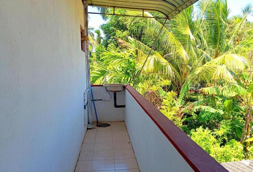 اتاق خانوادگی, Randi Villa