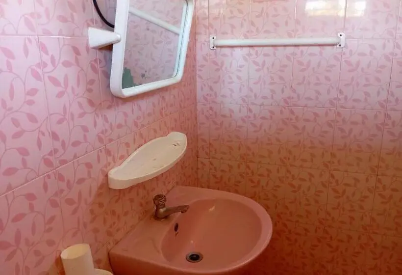 ファミリールーム, Randi Villa
