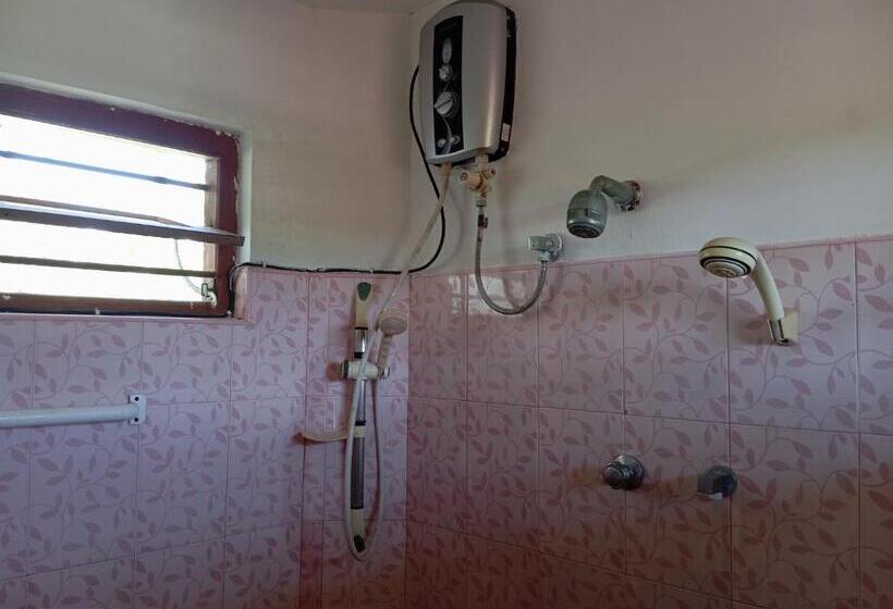 اتاق خانوادگی, Randi Villa