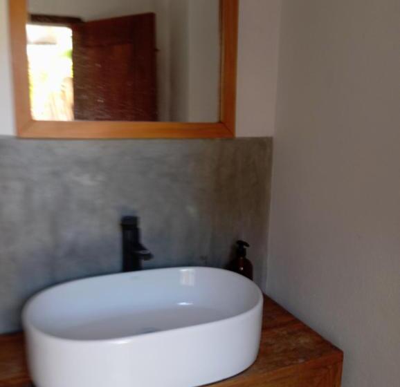 اتاق لوکس, Randi Villa