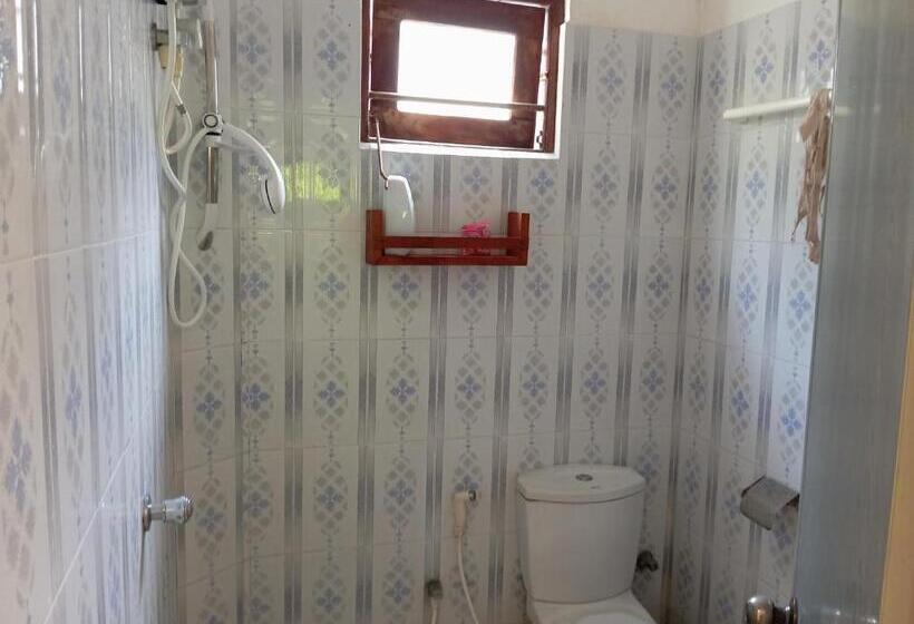 اتاق لوکس, Randi Villa