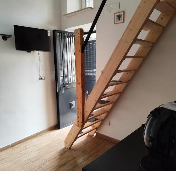 غرفة قياسية, Vicolo Stretto