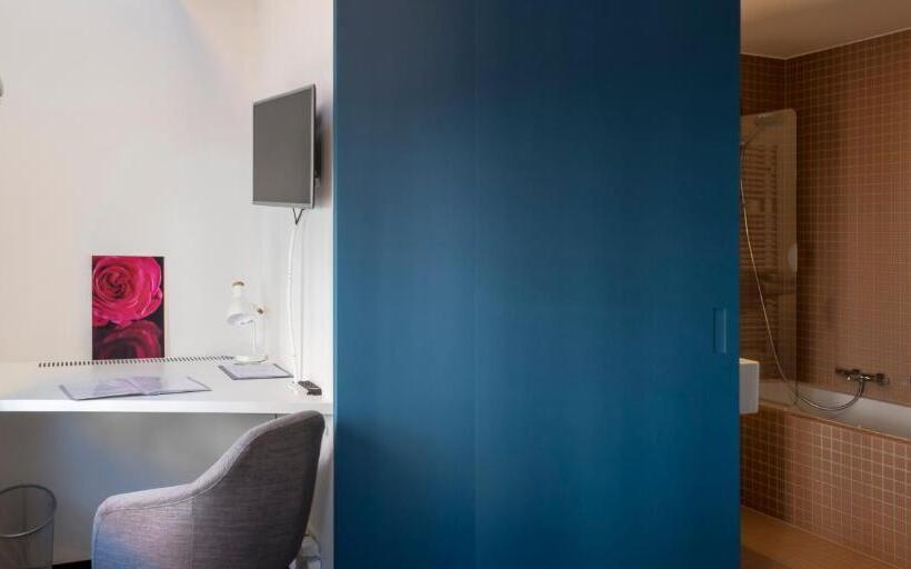 带大床的豪华间, Entrenous B&b Ghent