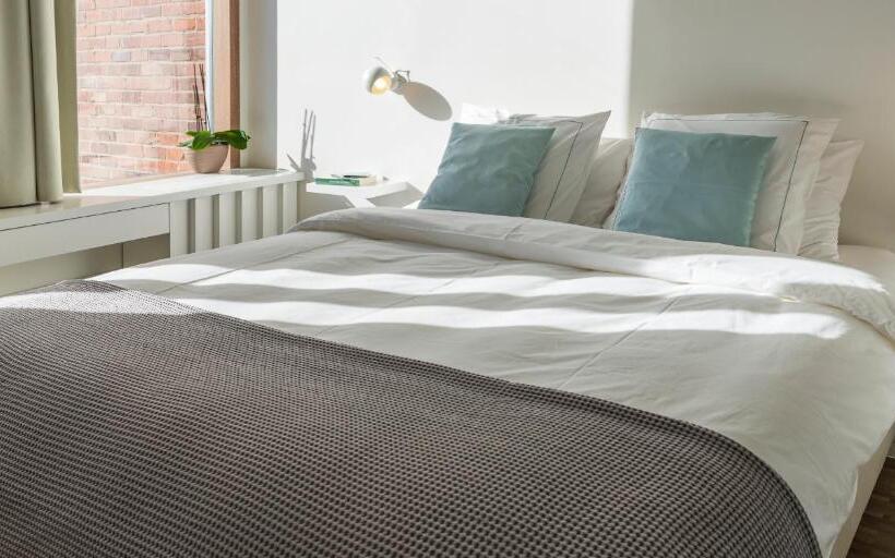 带大床的豪华间, Entrenous B&b Ghent