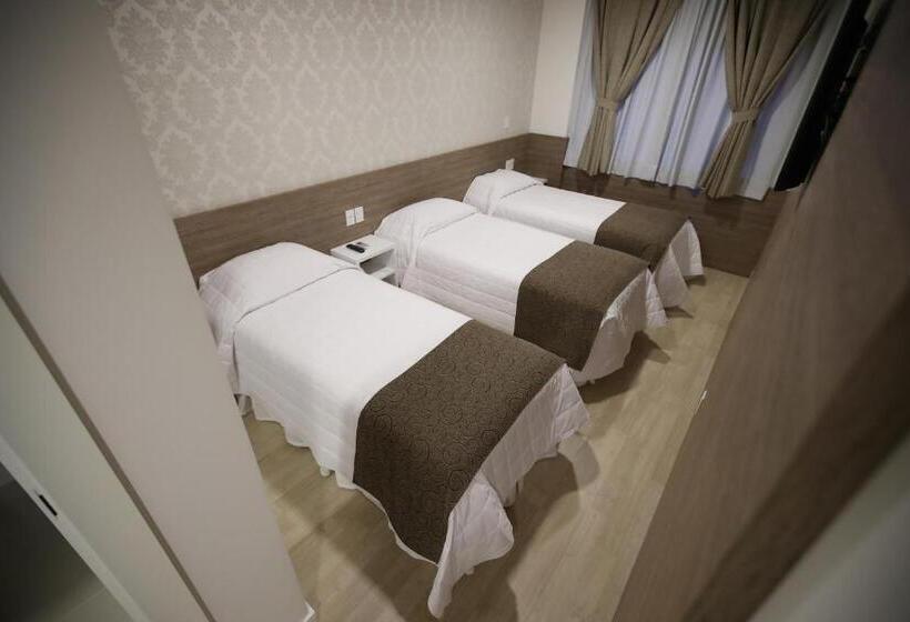 חדר סטנדרט לשלושה, Holiday & Business Hotel Em Frente Ao Centro De Eventos E Arena Conda