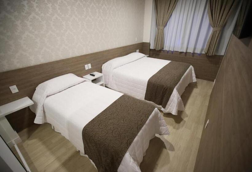 Номер Стандарт Трехместный, Holiday & Business Hotel   Em Frente Ao Centro De Eventos E Arena Conda