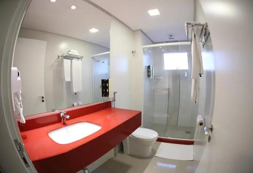 デラックススイート, Holiday & Business Hotel Em Frente Ao Centro De Eventos E Arena Conda