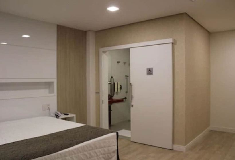 חדר סטנדרט לשלושה, Holiday & Business Hotel Em Frente Ao Centro De Eventos E Arena Conda