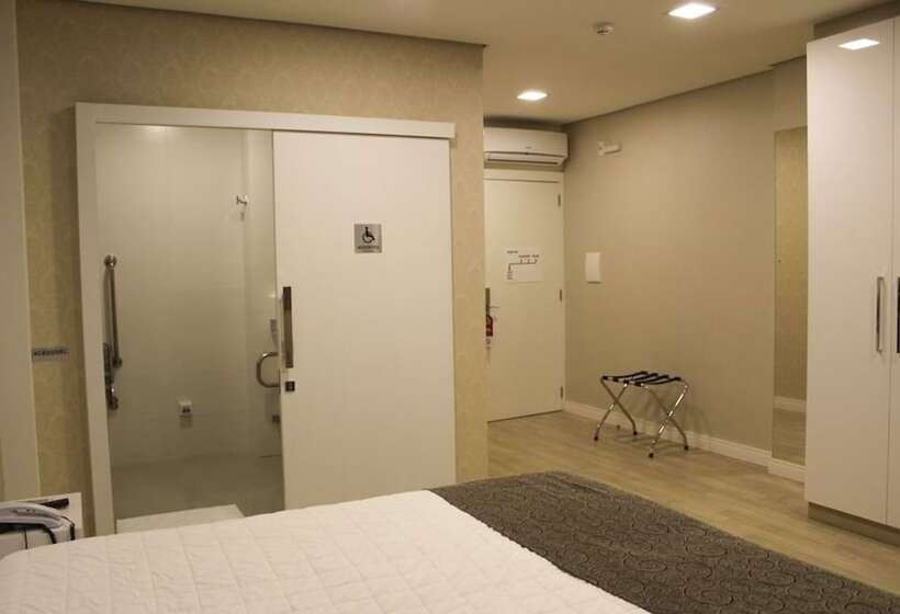 חדר סטנדרט לשלושה, Holiday & Business Hotel Em Frente Ao Centro De Eventos E Arena Conda