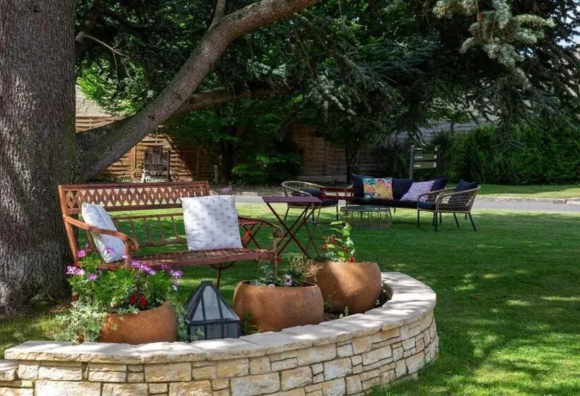 استودیوی استاندارد, Best Western La Porte Des Chateaux