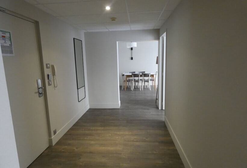 חדר משפחתי, Best Western La Porte Des Chateaux