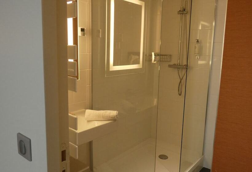 חדר משפחתי, Best Western La Porte Des Chateaux