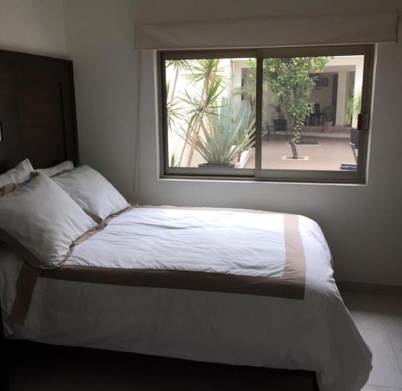 スタンダード４人部屋, Yaocalli