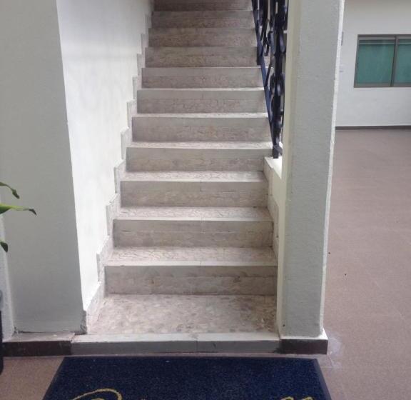 スタンダード４人部屋, Yaocalli