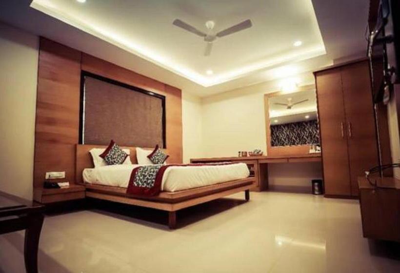 غرفة قياسية سرير كينج, Grand Rajputana