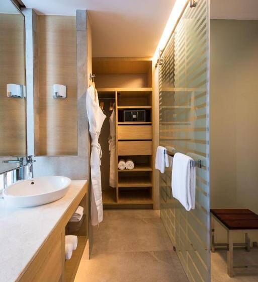 스탠다드 룸 풀장 전망, Hyatt Regency Lucknow Gomti Nagar