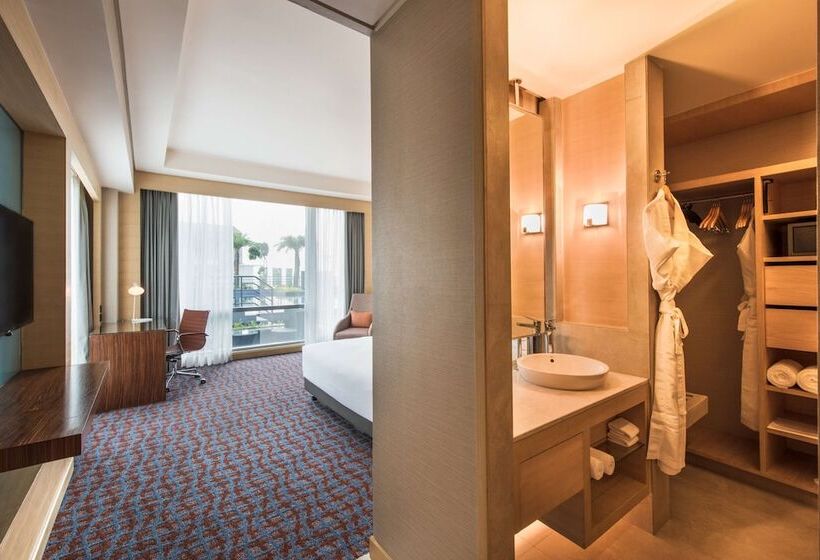 Номер Клуб, Hyatt Regency Lucknow Gomti Nagar