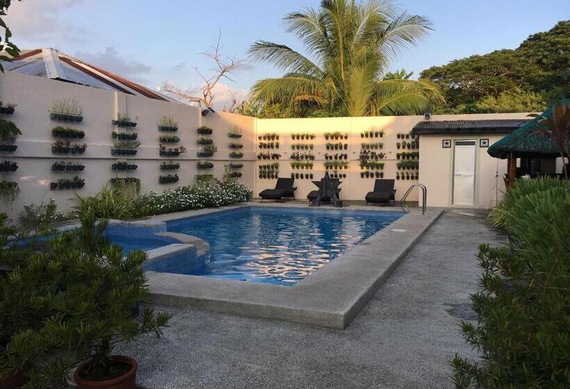 חדר סטנדרטי לארבעה עם חדר אמבטיה משותף, Stardust Beach