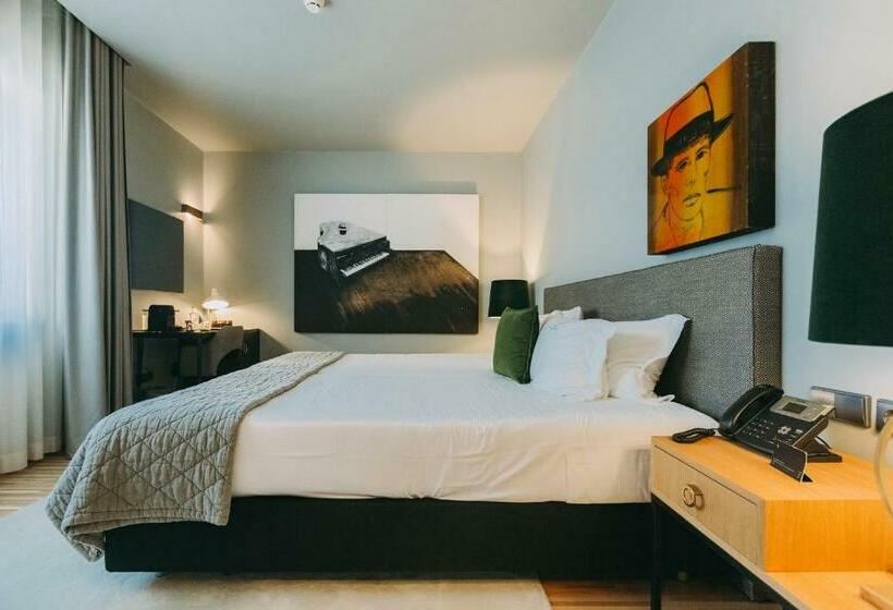 Quarto clássico, Torel Avantgarde