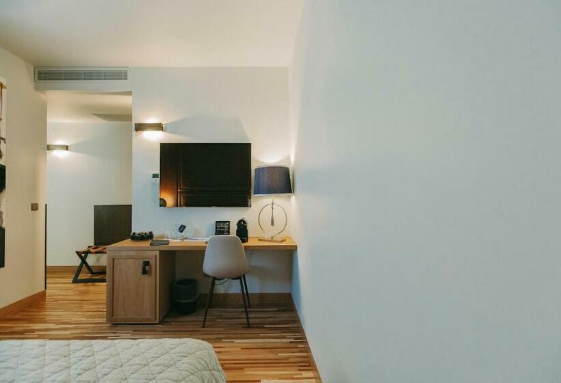 Quarto clássico, Torel Avantgarde