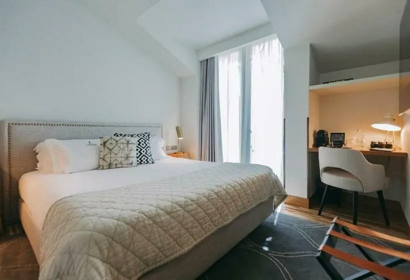 Quarto clássico, Torel Avantgarde
