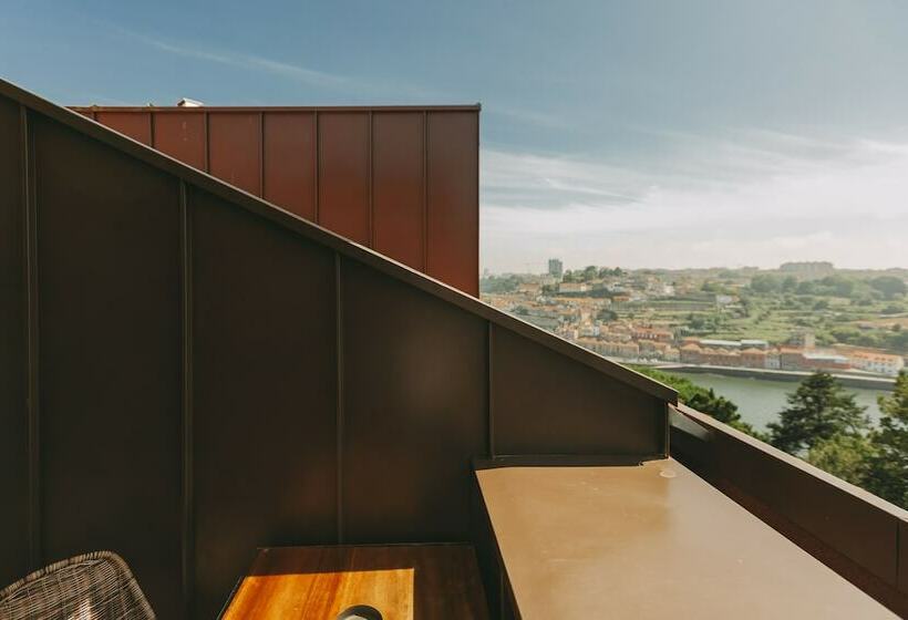 Quarto clássico, Torel Avantgarde