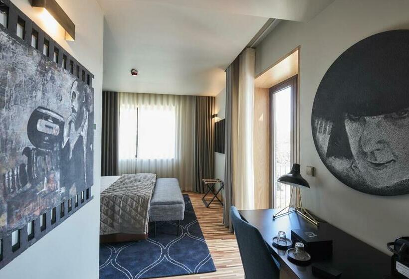 Quarto executivo, Torel Avantgarde