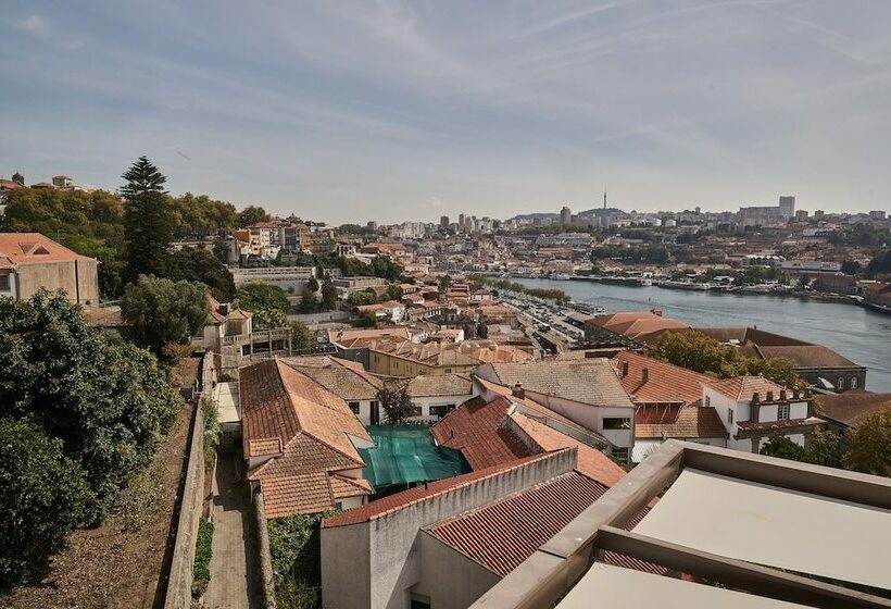 Quarto executivo, Torel Avantgarde