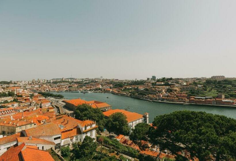 Suite Real, Torel Avantgarde