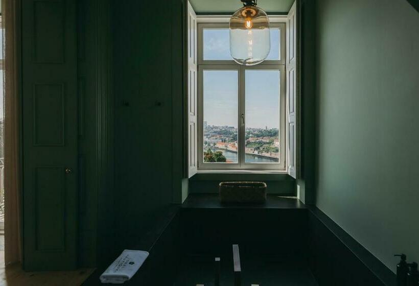 Suite Real, Torel Avantgarde