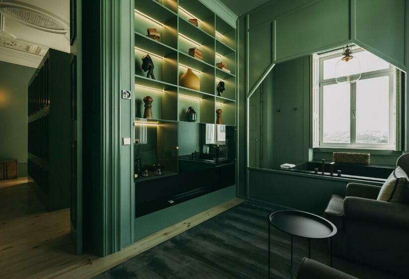 Suite Real, Torel Avantgarde