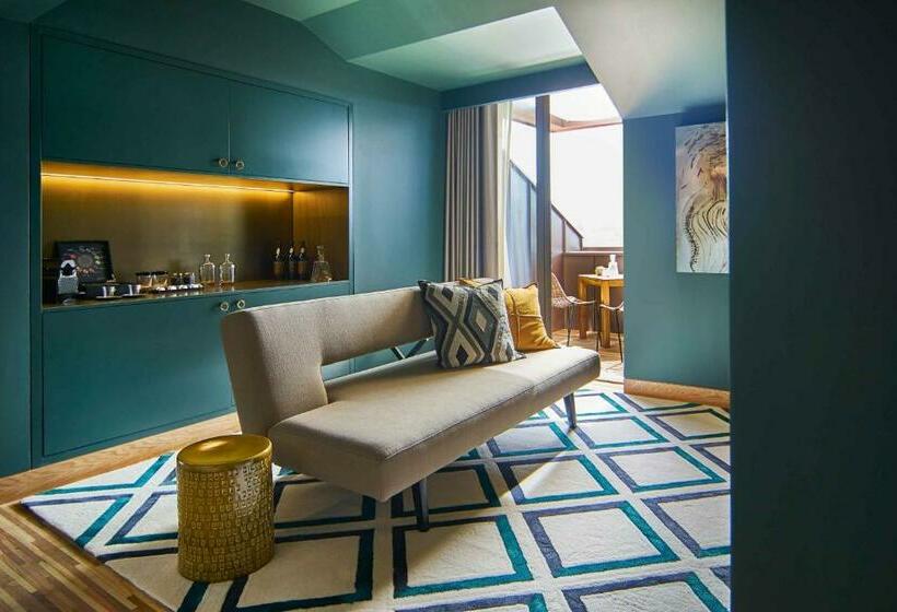 Suite Real, Torel Avantgarde