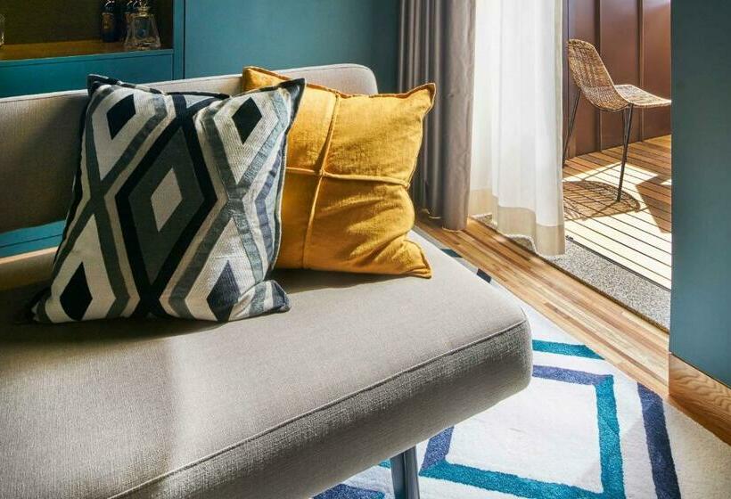 Suite Real, Torel Avantgarde