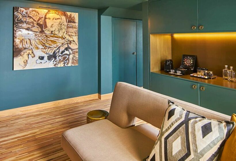 Suite Real, Torel Avantgarde